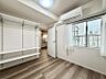 寝室：【洋室：5.5帖】分譲ならではのしっかりとした建具が印象的です