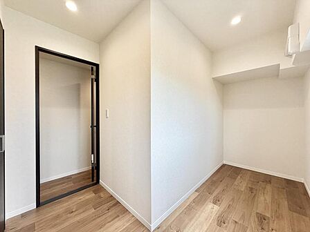 【洋室：3.7帖】在宅ワークも捗る。自分時間、趣味時間を大切にできるプライベート空間。