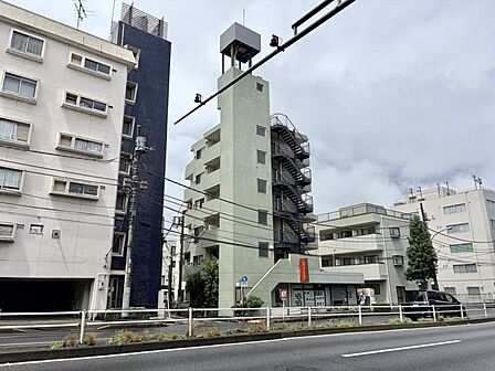 【外観】都市の利便性と落ち着きを両立する外観デザイン。暮らしの舞台にふさわしい品格があります。