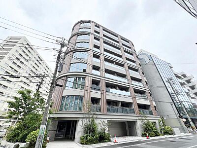 外観：【外観】都会的な景色の中に溶け込みながら、確かな存在感を放つデザイン。