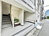 エントランス：【エントランス】　しっかりと管理が行き届き開放感があり明るいマンションの顔
