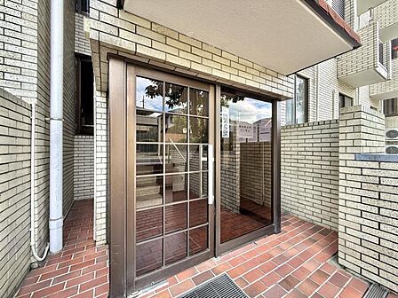 【エントランス】住まう方を優しく迎える空間。