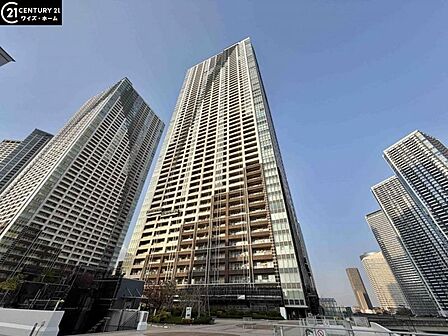 【外観】空へと伸びるシャープなライン。