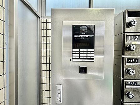 【オートロック】マンションならではのセキュリティと防犯性能。