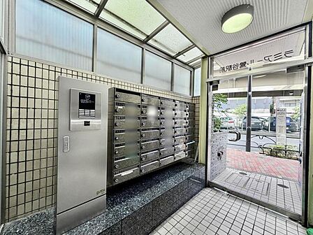 【オートロック】防犯対策としてオートロックを導入しています。