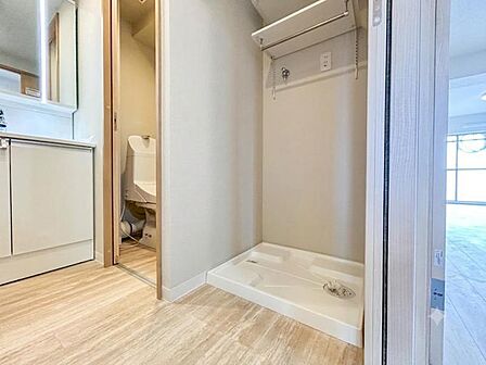 【外観】　毎朝が楽しみになる洗練の洗面空間。使い勝手とデザインを両立させ、忙しい朝もスマートに整います。