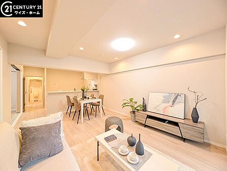 【LDK:15.4帖】 木のぬくもりが感じられるナチュラルな雰囲気に仕上がった室内。ふんだんに陽射しが注ぐ明るいリビングでは家族が自然と集い笑顔に。