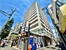 外観：【外観】　陽光をたっぷりと取り込む明るい住空間。圧迫感がなく街並みに馴染む落ち着いた佇まい