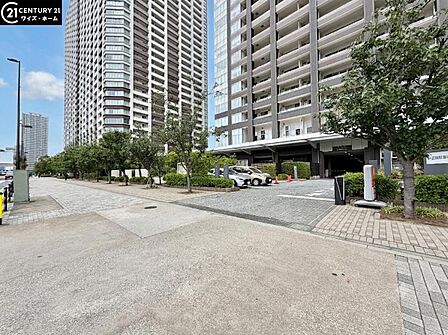 【駐車場】お車をお持ちの方に嬉しい敷地内駐車場。空き状況についてはお問い合わせください。