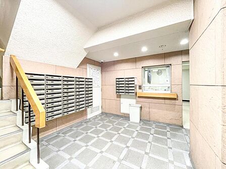 【エントランス】 いつも通る場所だからこそしっかりと清潔に保たれていると嬉しいものです