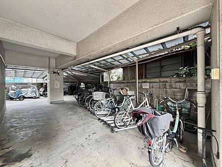 住まいの顔ともいえるエントランスは、上品で洗練された印象に仕上がっています。