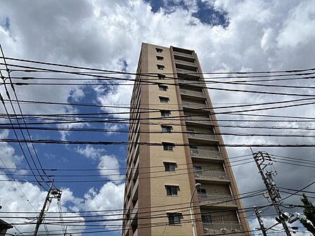 【外観】スマートで都会的な雰囲気を纏っています。