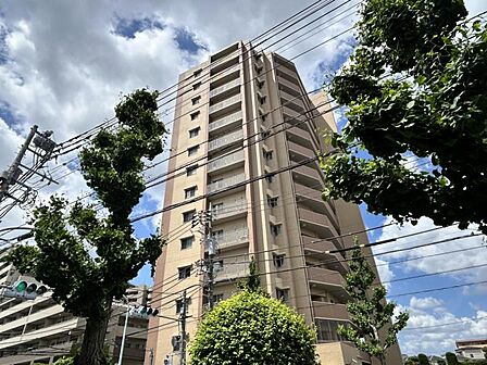 【外観】落ち着いた佇まいが魅力の建物外観です。