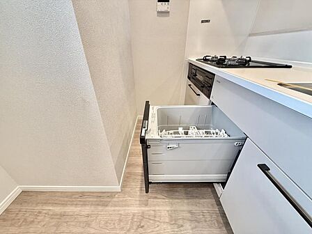 【キッチン】洗練されたカウンターキッチンが住空間の美意識を高める。