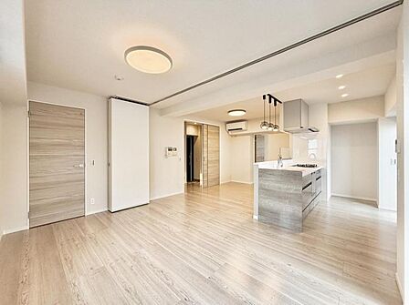 【洋室:6.5帖】リビングと隣り合う洋室。趣味の部屋にもお子様の部屋にも出来る汎用性があります。