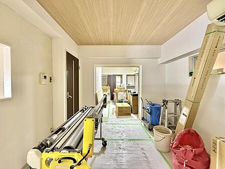【LDK】現在リフォーム中のため、完成後はより快適な空間に生まれ変わる予定です。