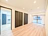 室内：【洋室：8.0帖】　4.0帖の二部屋に間取り変更も可能な8.0帖の広々とした洋室