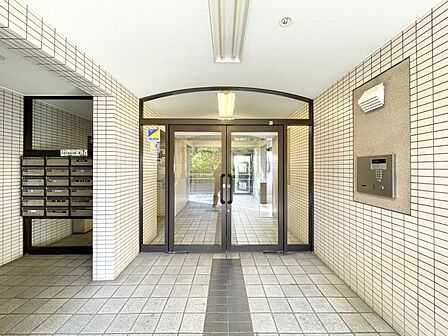 【エントランス】清潔感のある綺麗なエントランスです。