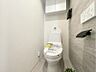 トイレ：【トイレ】清潔感のある落ち着いた印象のトイレです。
