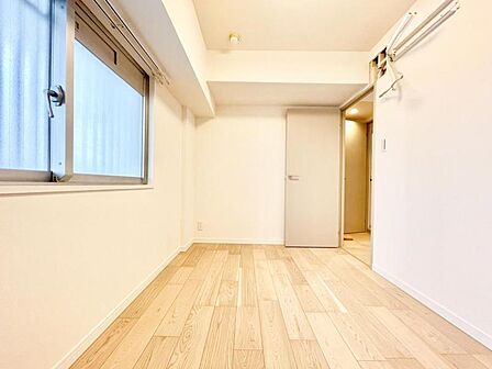 【洋室：4.0帖】　仕事や趣味のスペースとしても活用できる、多用途に使える部屋。