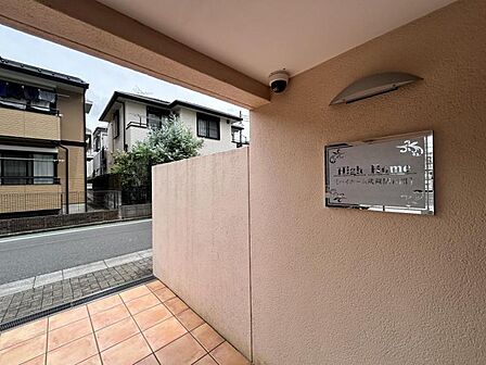【エントランス】住まう方を優しく迎える空間です。