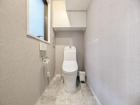 【トイレ】清潔感のあるシンプルで使いやすいトイレです。