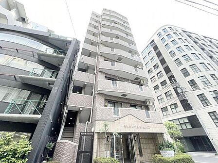 【外観】落ち着いた色合いで、周囲の街並みに馴染む外観です。
