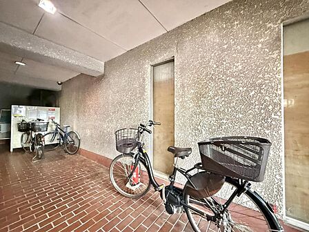 【エントランス】居住者を迎える上品な空間です。