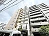 外観：【外観】周囲の街並みと調和する色調。上質な日常を予感させる。