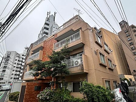 【外観】周囲と調和しつつも品の良さが際立つ外観。
