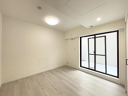 【洋室:6.9帖】一日の疲れをいやしてくれる主寝室。時を忘れて過ごす場所として過ごせるお部屋です。