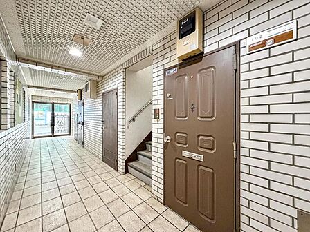 【エントランス】　しっかりと管理が行き届いており、いつも共用部は綺麗に保たれています
