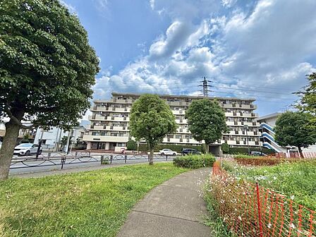 【外観】重厚感のある佇まいが魅力です。