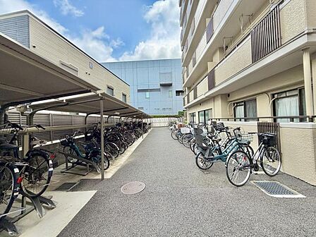 【駐輪場】 広く停めやすい駐輪場