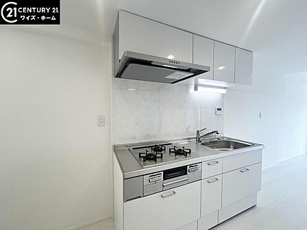 【キッチン】洗練されたシステムキッチンが住空間の美意識を高める。