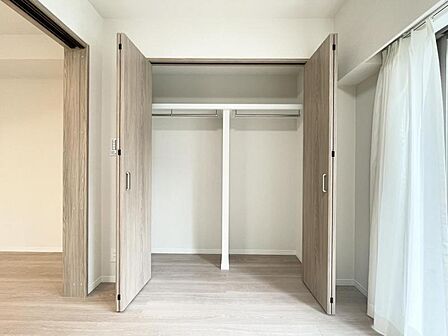 【収納】室内を有効的にお使いいただける収納付き。洋服や雑貨など無駄なく収納いただけます。