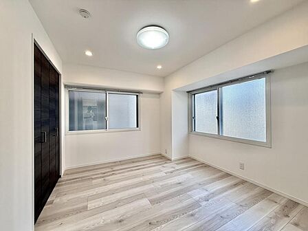 【洋室】明るく落ち着いた雰囲気のお部屋です。