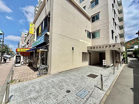 【エントランス】住む人や訪れる人を室内へと優しくエスコートします.