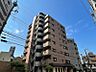 外観：【外観】周囲の街並みと調和する落ち着いた色調。