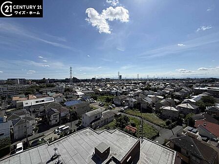 【眺望】遠くまで見渡せる開放的な眺望。日々の疲れを忘れさせてくれる景色です。