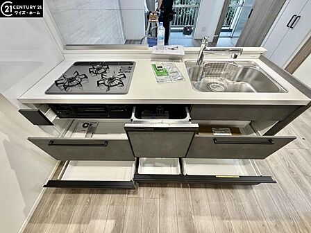 【キッチン】洗練されたカウンターキッチンが住空間の美意識を高める。
