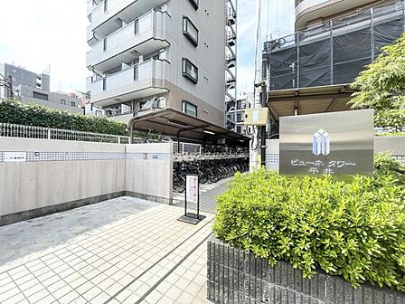 【エントランス】住まいへと続く落ち着いた導入空間。