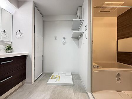 【洗面所】洗濯もスムーズに。暮らしに寄り添う使いやすい空間。