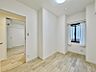 室内：【洋室:6帖】明るく落ち着いた雰囲気のお部屋です。