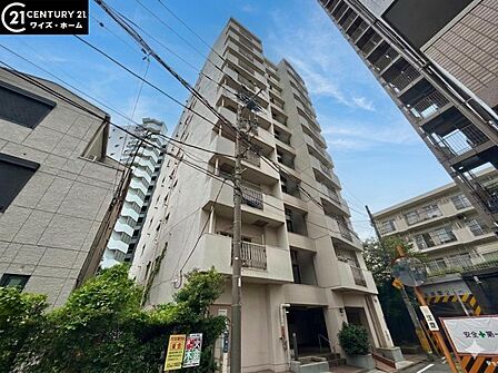 【外観】規則正しく並ぶ窓のラインが、建物全体に心地よいリズムを生みます。