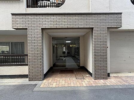 【エントランス】清潔感のある綺麗なエントランスです。