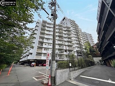 外観:【外観】閑静な住宅街に佇む、品のあるマンション。街の空気に溶け込む、穏やかな佇まいです。 外観:【外観】閑静な住宅街に佇む、品のあるマンション。街の空気に溶け込む、穏やかな佇まいです。