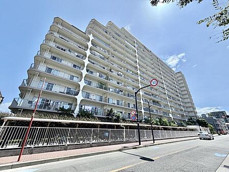 【外観】落ち着いた色調でまとめられた、落ち着きと品のある佇まい。