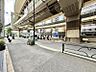 エントランス：【エントランス】駅からの帰り道も心地よいフラットなアプローチ。