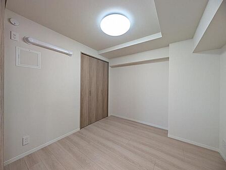 【洋室:4.6帖】一日の疲れをいやしてくれる主寝室。時を忘れて過ごす場所として過ごせるお部屋です。